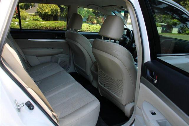 Photo of 2013 Satin White Pearl Subaru Outback
