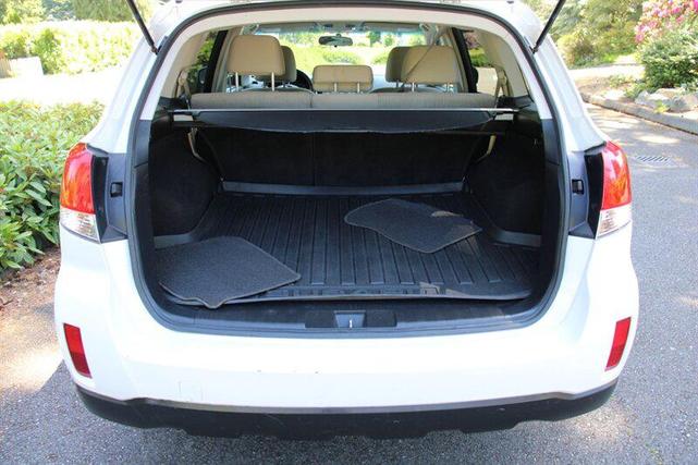 Photo of 2013 Satin White Pearl Subaru Outback