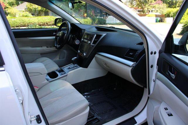 Photo of 2013 Satin White Pearl Subaru Outback