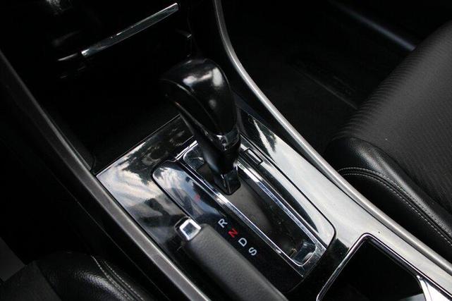 Photo of 2016 Crystal Black Pearl Honda Accord