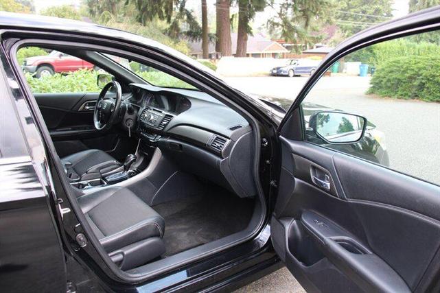 Photo of 2016 Crystal Black Pearl Honda Accord