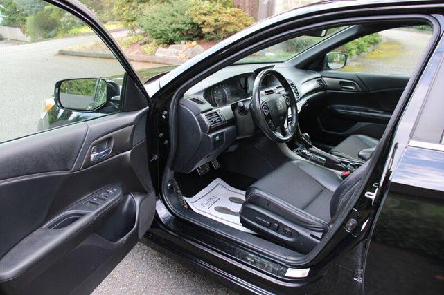 Photo of 2016 Crystal Black Pearl Honda Accord