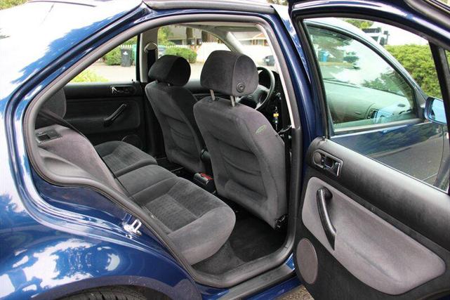 Photo of 2002 Blue Volkswagen Jetta