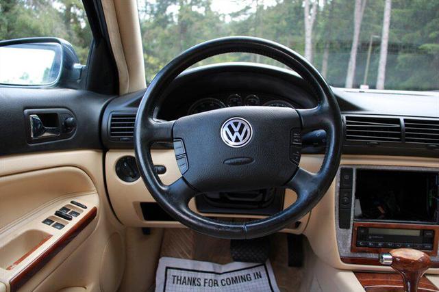 Photo of 2002 Gray Volkswagen Passat