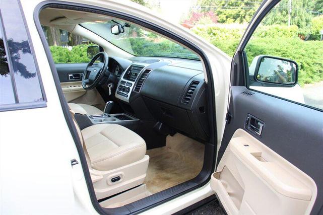 Photo of 2008 White Sand Tri-Coat Ford Edge