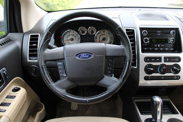 Photo of 2008 White Sand Tri-Coat Ford Edge