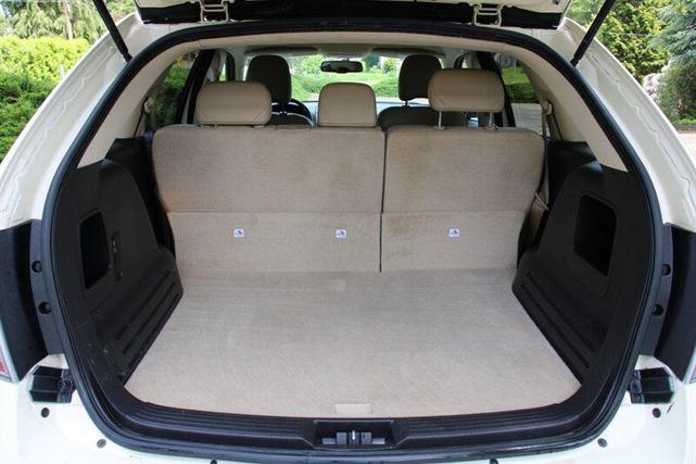 Photo of 2008 White Sand Tri-Coat Ford Edge