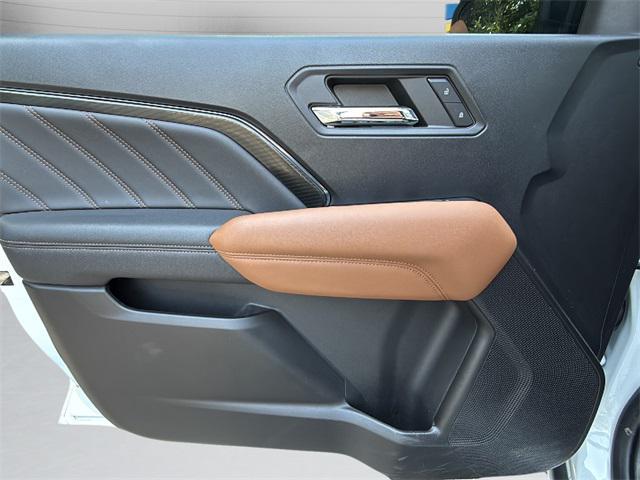 Photo of 2023 Summit White GMC Canyon