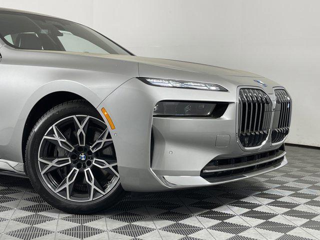 Photo of 2024 Space Silver Metallic BMW i7