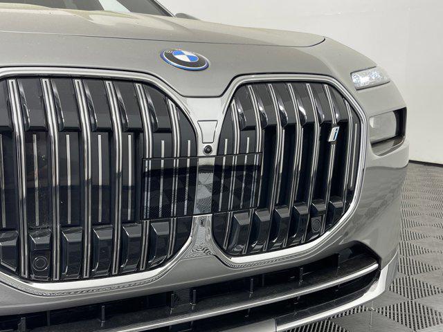 Photo of 2024 Space Silver Metallic BMW i7