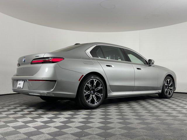 Photo of 2024 Space Silver Metallic BMW i7