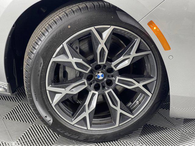 Photo of 2024 Space Silver Metallic BMW i7