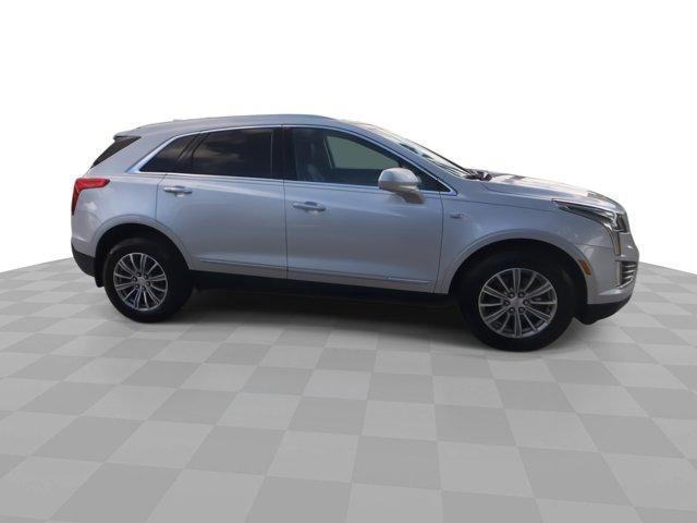 Photo of 2017 Radiant Silver Metallic Cadillac XT5