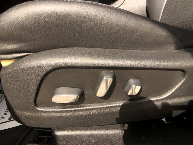 Photo of 2017 Radiant Silver Metallic Cadillac XT5