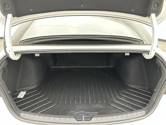 Photo of 2022 Glacial White Pearl Kia K5