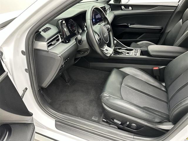 Photo of 2022 Glacial White Pearl Kia K5