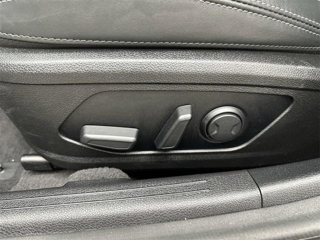 Photo of 2022 Glacial White Pearl Kia K5