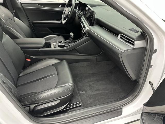 Photo of 2022 Glacial White Pearl Kia K5