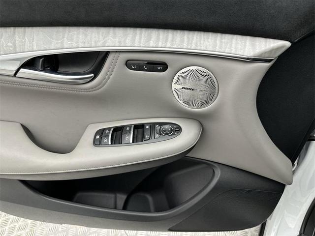 Photo of 2024 Radiant White INFINITI QX50