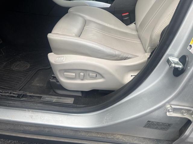 Photo of 2016 Radiant Silver Metallic Cadillac SRX