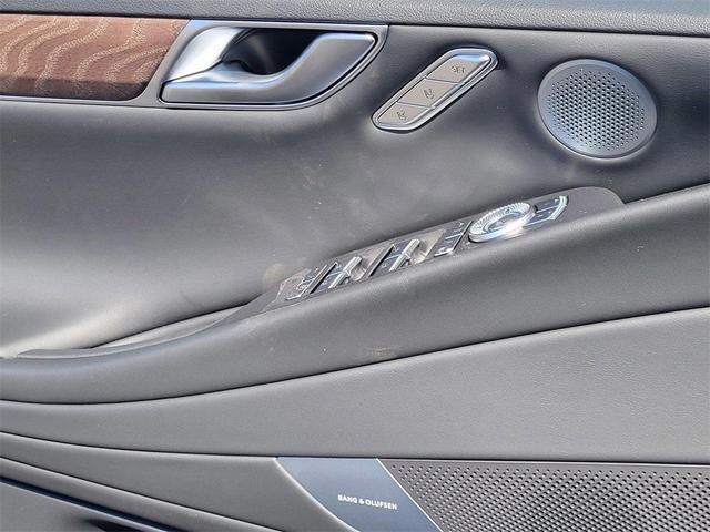 Photo of 2025 Makalu Gray Genesis G80