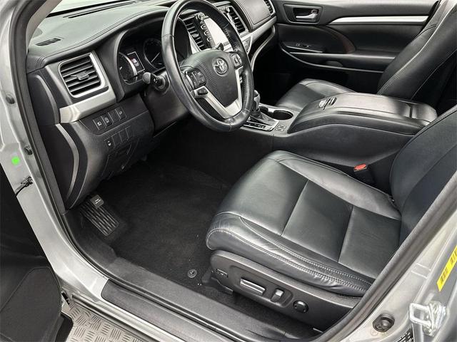 Photo of 2018 Celestial Silver Metallic Toyota Highlander