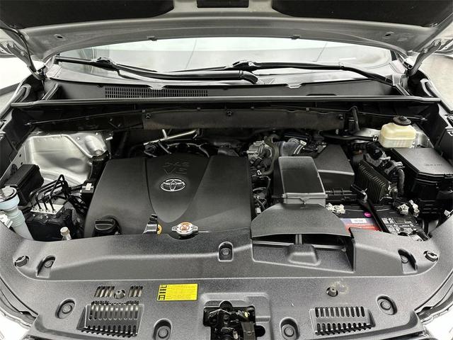 Photo of 2018 Celestial Silver Metallic Toyota Highlander