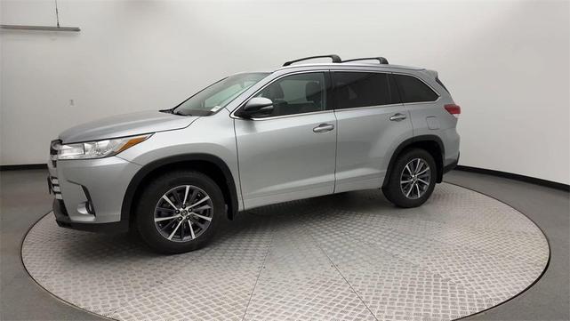 Photo of 2018 Celestial Silver Metallic Toyota Highlander