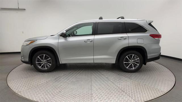 Photo of 2018 Celestial Silver Metallic Toyota Highlander