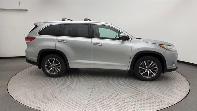 Photo of 2018 Celestial Silver Metallic Toyota Highlander