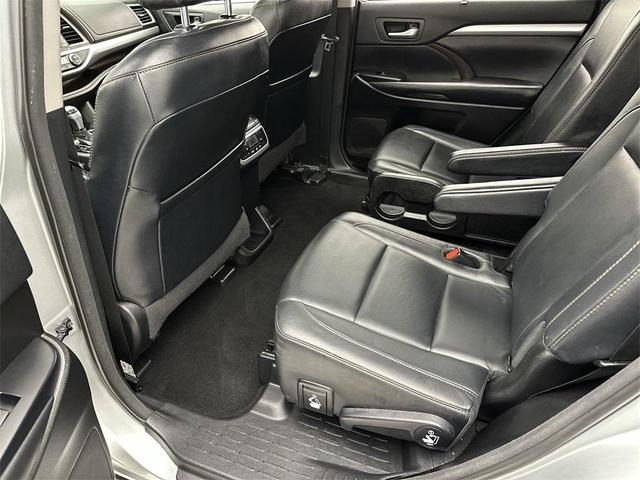 Photo of 2018 Celestial Silver Metallic Toyota Highlander