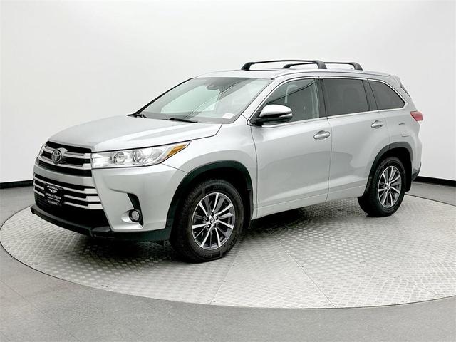 Photo of 2018 Celestial Silver Metallic Toyota Highlander