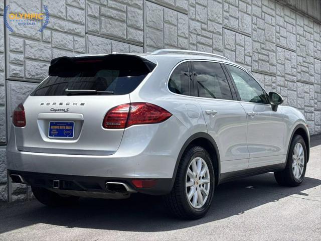 Photo of 2014 Classic Silver Metallic Porsche Cayenne