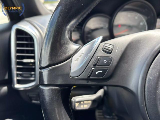 Photo of 2014 Classic Silver Metallic Porsche Cayenne