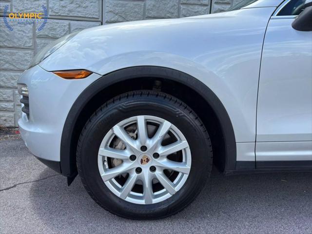 Photo of 2014 Classic Silver Metallic Porsche Cayenne
