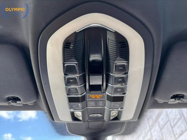 Photo of 2014 Classic Silver Metallic Porsche Cayenne