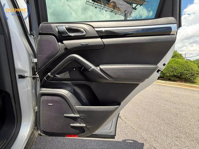 Photo of 2014 Classic Silver Metallic Porsche Cayenne