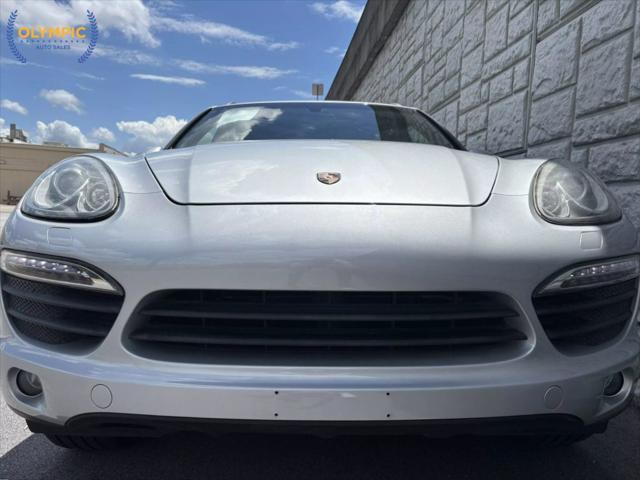Photo of 2014 Classic Silver Metallic Porsche Cayenne
