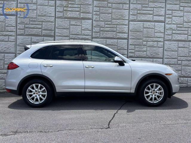 Photo of 2014 Classic Silver Metallic Porsche Cayenne