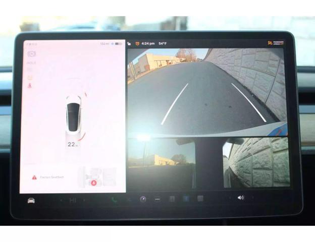 Photo of 2018 Pearl White Multi-Coat Tesla Model 3