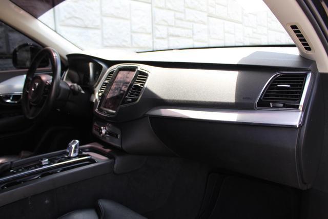Photo of 2016 Black Volvo XC90 Hybrid