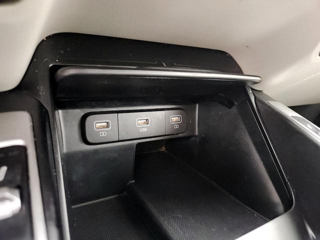 Photo of 2022 White Kia Sorento