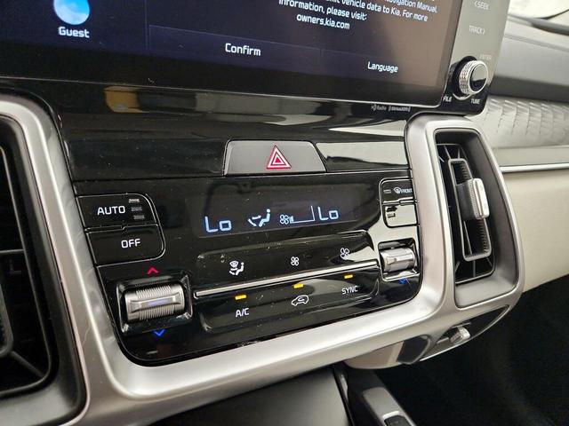 Photo of 2022 White Kia Sorento