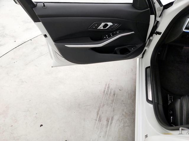 Photo of 2024 White BMW 330