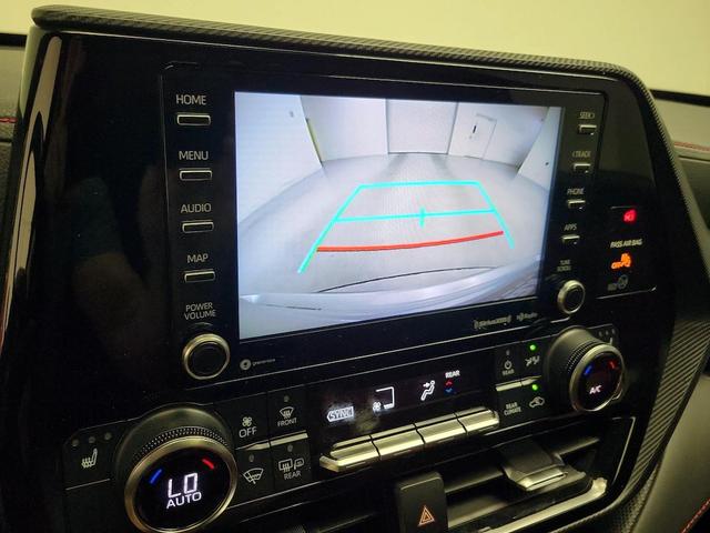 Photo of 2022 White Toyota Highlander