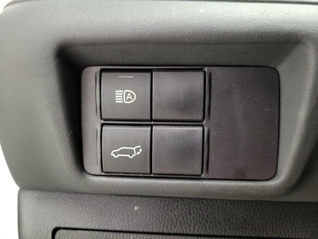 Photo of 2022 White Toyota Highlander