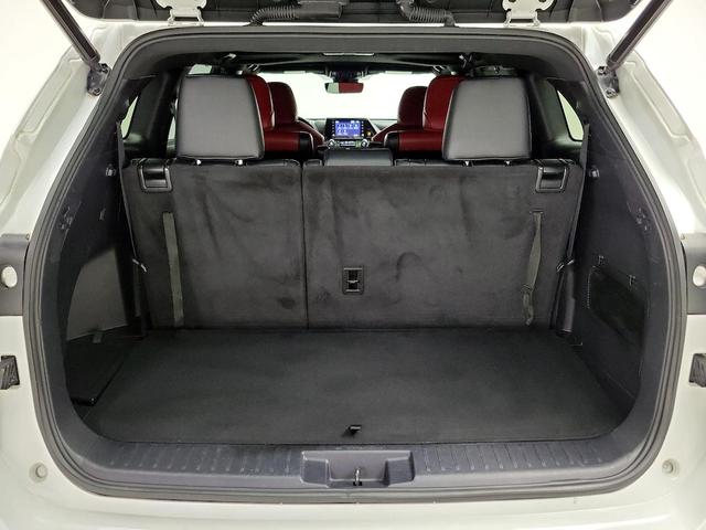 Photo of 2022 White Toyota Highlander