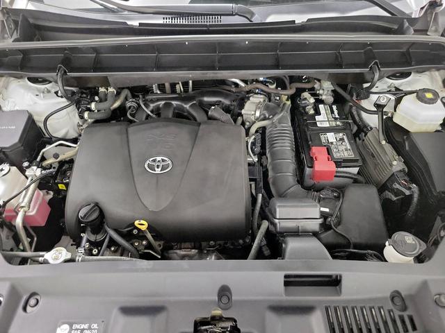 Photo of 2022 White Toyota Highlander