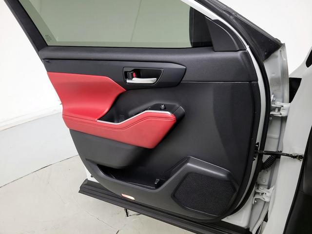 Photo of 2022 White Toyota Highlander