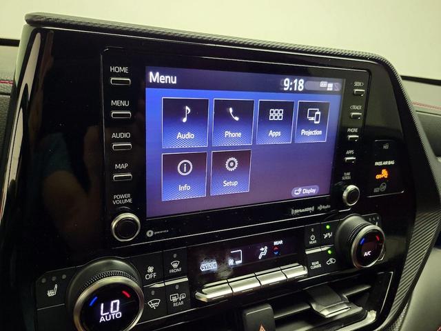 Photo of 2022 White Toyota Highlander